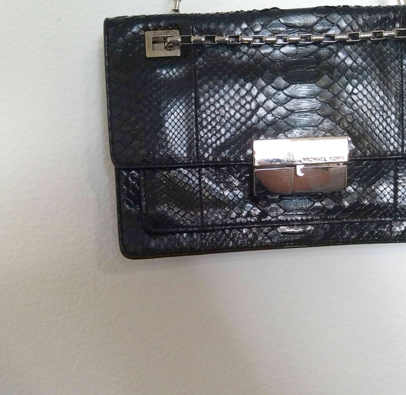 MICHAEL KORS PURSE - Picture 2 of 10